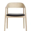 Møbler<Andersen - Furniture AC2 armchair Oak white pigm. lacquer leather seat