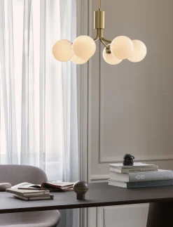 Pendler<Nuura Apiales 6, brushed brass / opal