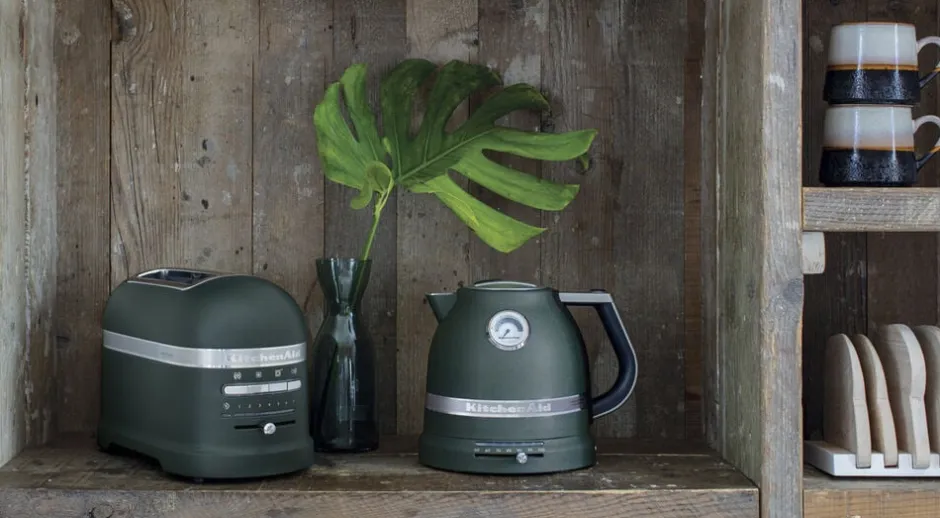 Køkkenmaskiner<KitchenAid Artisan elkedel creme 1,5 liter Pebble palm