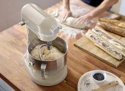 Køkkenmaskiner<KitchenAid Artisan røremaskine, 6,6 l Creme