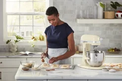 Køkkenmaskiner<KitchenAid Artisan røremaskine, 6,6 l Creme