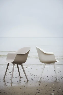 Møbler<Gubi Bat Dining Chair - Un-Upholstered, Plastic base, Monochrome,