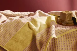 Håndklæder<Juna Check Håndklæde 70x140 cm gul/pink