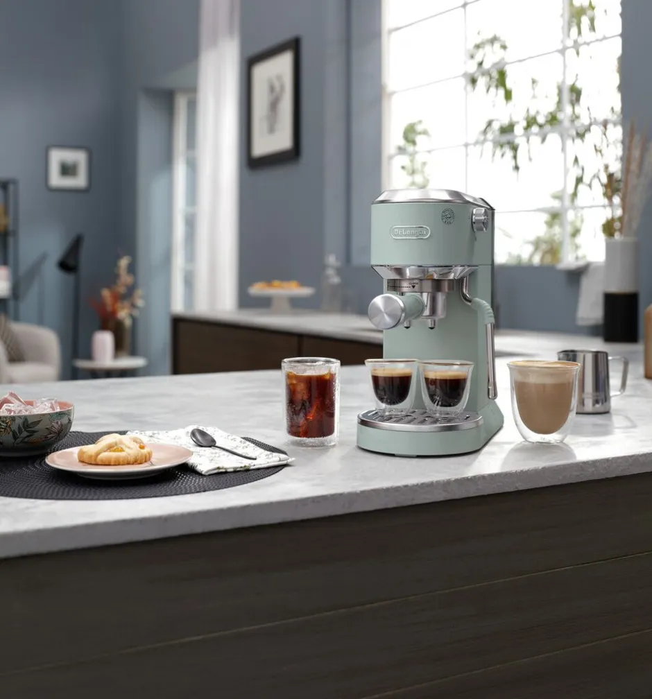 Kaffe & Te<Delonghi Dedica Duo EC890. GR espressomaskine
