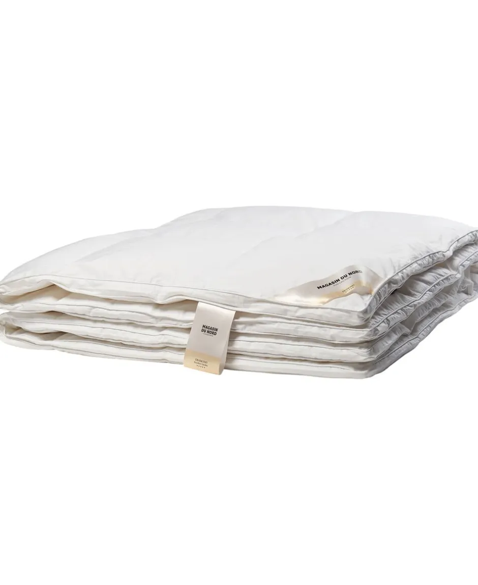 Dyner<Magasin du Nord Collection Diamant Gåsedunsdyne - Let 140x220 cm.