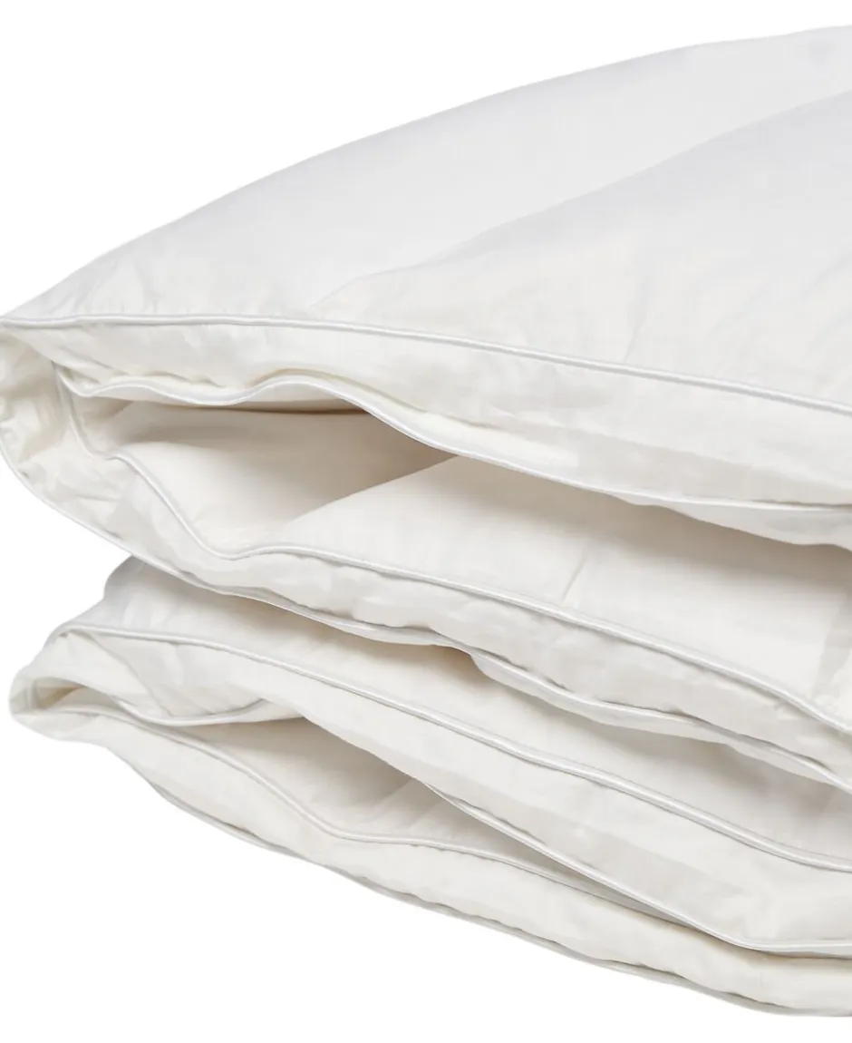 Dyner<Magasin du Nord Collection Diamant Gåsedunsdyne - Let 140x220 cm.