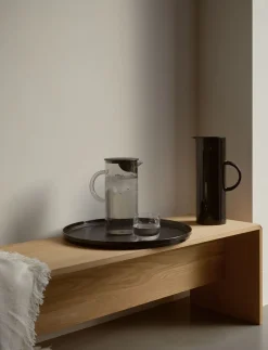 Karafler & Kander<Stelton EM77 kande med låg 1.5 l. smoke
