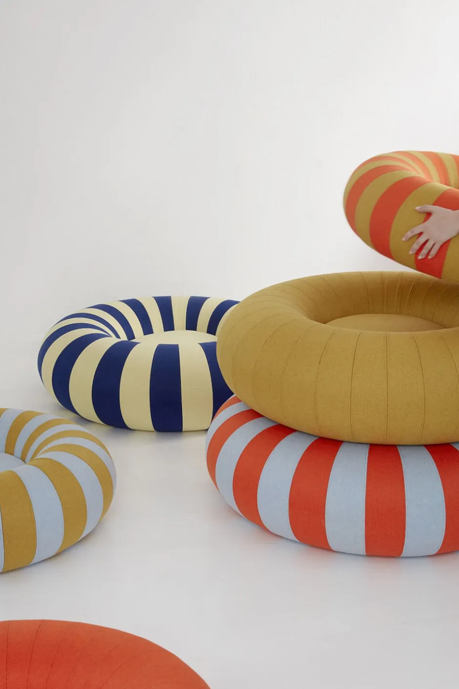 Møbler<Studio About FLOAT, SMALL, OCHRE/RED