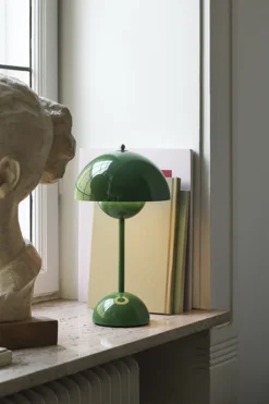 Bordlamper|Trådløse Lamper<&Tradition Flowerpot Portable Lamp VP9, Magnetic Charger Signal green