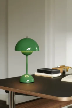 Bordlamper|Trådløse Lamper<&Tradition Flowerpot Portable Lamp VP9, Magnetic Charger Signal green