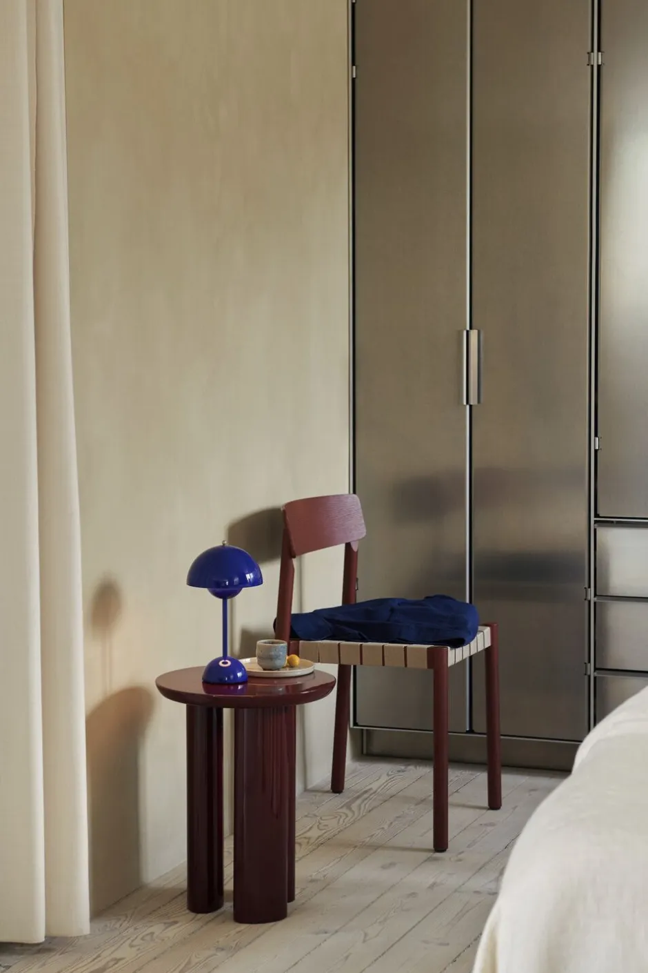 Bordlamper|Trådløse Lamper<&Tradition Flowerpot Portable Lamp VP9, , Magnetic Charger Cobalt blue