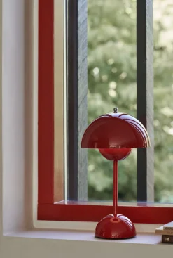 Bordlamper|Trådløse Lamper<&Tradition Flowerpot Portable Lamp VP9, Magnetic Charger Vermilion red