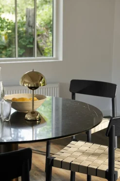 Bordlamper|Trådløse Lamper<&Tradition Flowerpot Portable Lamp VP9, Magnetic Charger Brass-plated