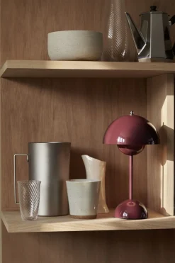 Bordlamper|Trådløse Lamper<&Tradition Flowerpot Portable Lamp VP9, Magnetic Charger Dark plum