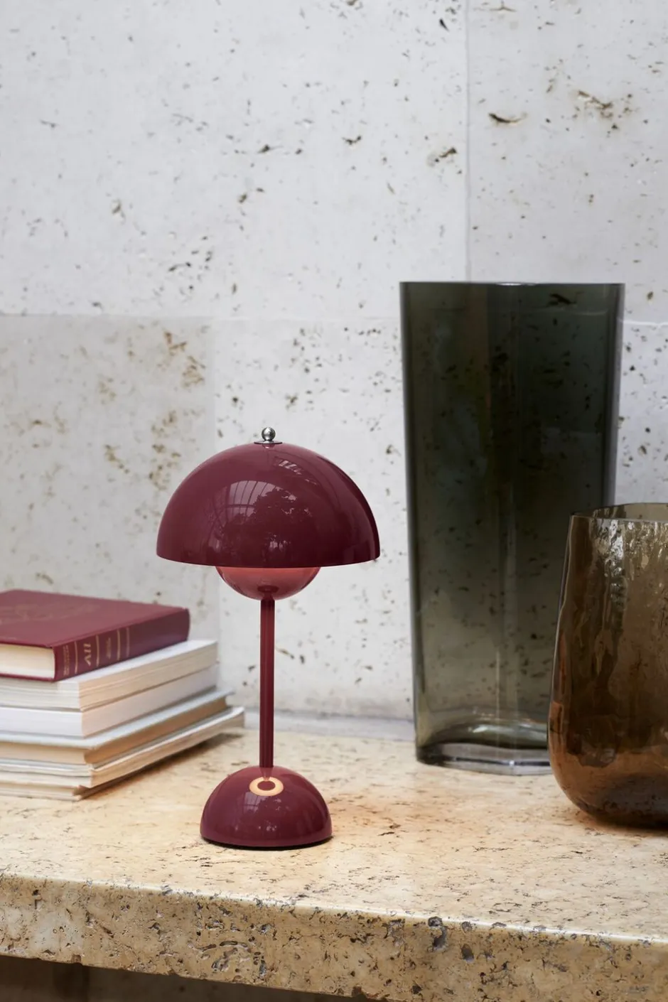 Bordlamper|Trådløse Lamper<&Tradition Flowerpot Portable Lamp VP9, Magnetic Charger Dark plum
