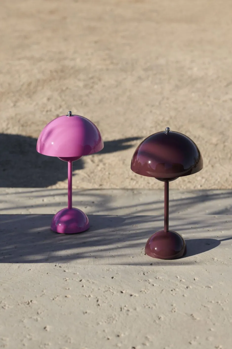 Bordlamper|Trådløse Lamper<&Tradition Flowerpot Portable Lamp VP9, Magnetic Charger Dark plum