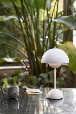 Bordlamper|Trådløse Lamper<&Tradition Flowerpot Portable Lamp VP9, Magnetic Charger Matt white
