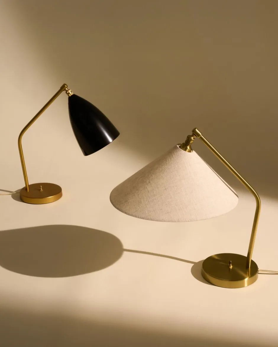 Bordlamper<Gubi Gräshoppa Table Lamp, Fabric Shade, EU Base: Shiny Brass, Sh