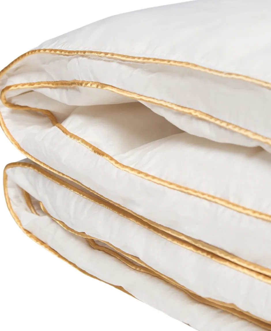 Dyner<Magasin du Nord Collection Guld Moskusdun Täcke - Medium 150x210 cm.