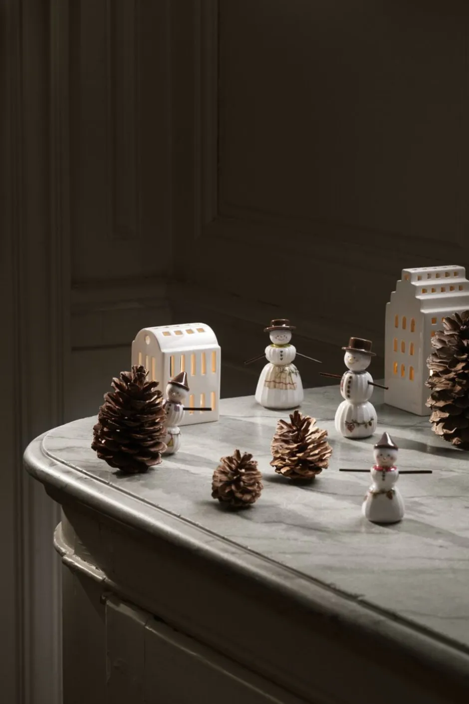 Julepynt<Kähler Hammershøi Christmas Snedreng H9 hvid m. deko