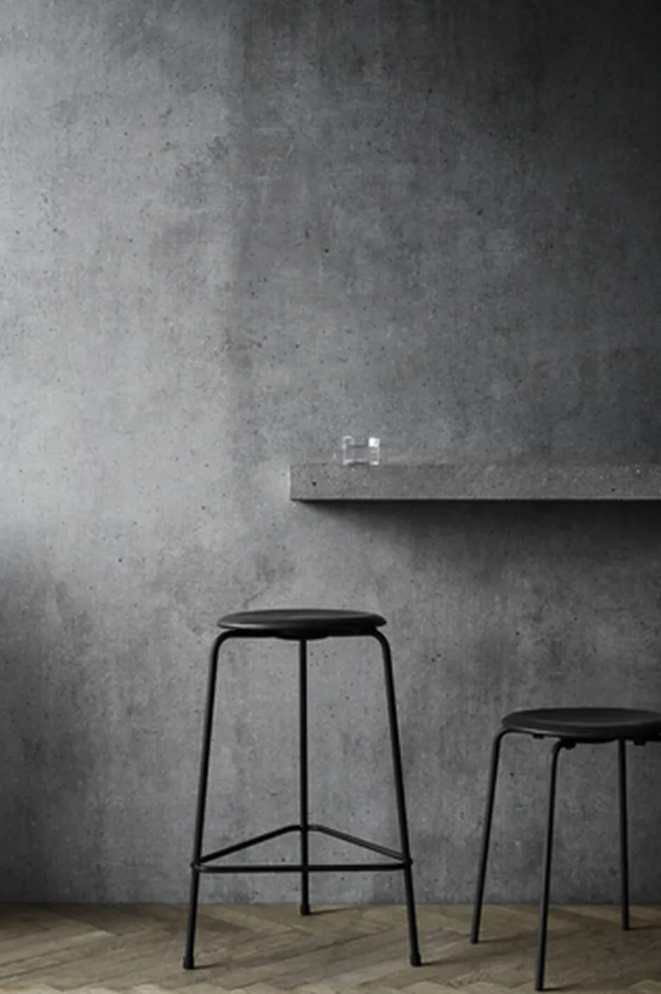 Møbler<Fritz Hansen HIGH DOT skammel Cowboy Black / Black mat lacquered base