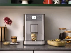 Kaffe & Te<KitchenAid fuldautomatisk espressomaskin-5KES8556ESX
