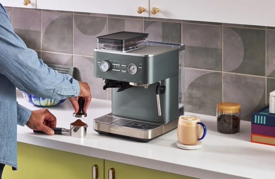 Kaffe & Te<KitchenAid halvautomatisk espressomaskine-5KES6551EJP