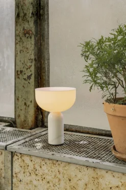 Trådløse Lamper<New Works Kizu Portable Lamp White marble