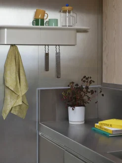 Møbler<Hay Korpus Shelf-Large 7 hooks-Cream po
