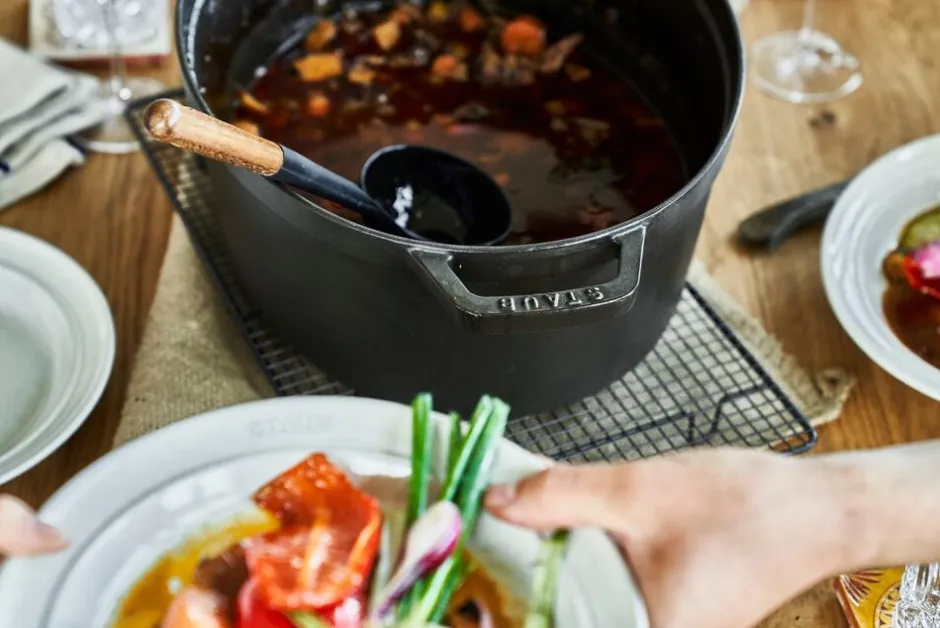 Gryder & Pander<Staub La Cocotte Cocotte 41 cm / 12 l, Oval, Sort, Støbejern