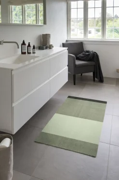 Gulvtæpper<Tica Copenhagen Løber, 67x120 cm, stripes-horizon lys/støvet og mørkegrøn