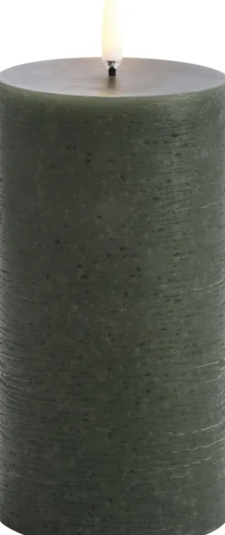 Lys & Lysestager|Elektriske Julelys<Uyuni LED pillar candle, Olive green, Rustic, 7,8 x 15,2 cm 4/24