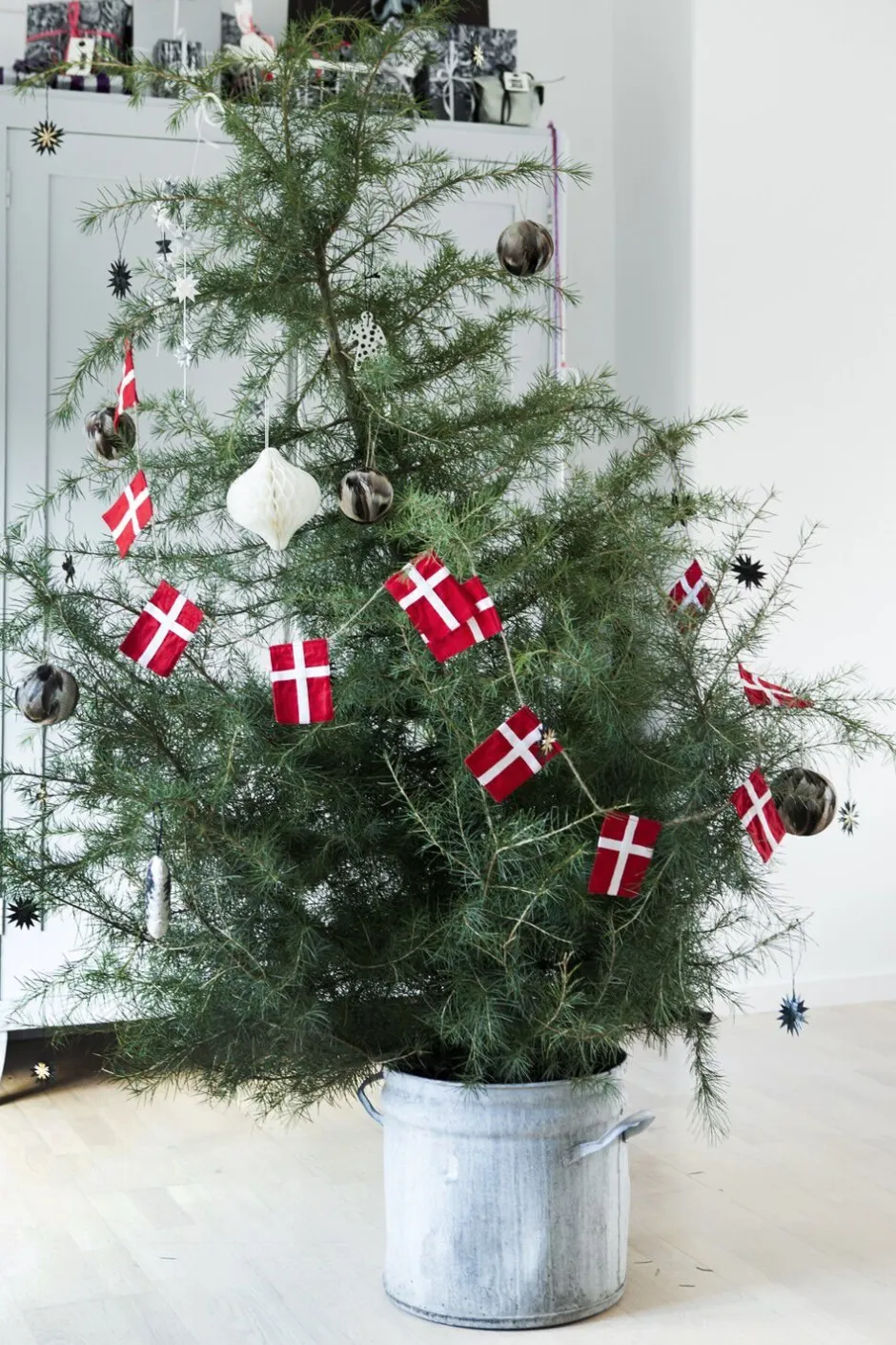 Figurer & Skulpturer<Langkilde & Søn Lille flagranke med Dannebrogsflag