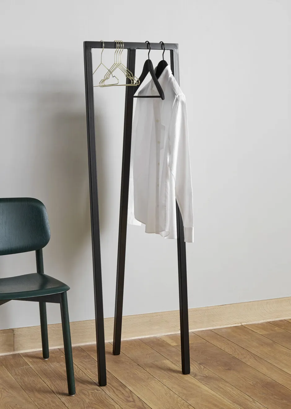 Møbler<Hay Loop Stand Hall-L45 X W39 X H150-Bl