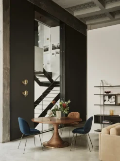 Væglamper<Gubi Multi-Lite Wall Lamp, EU Base: Brass, Shade: Black Semi Matt