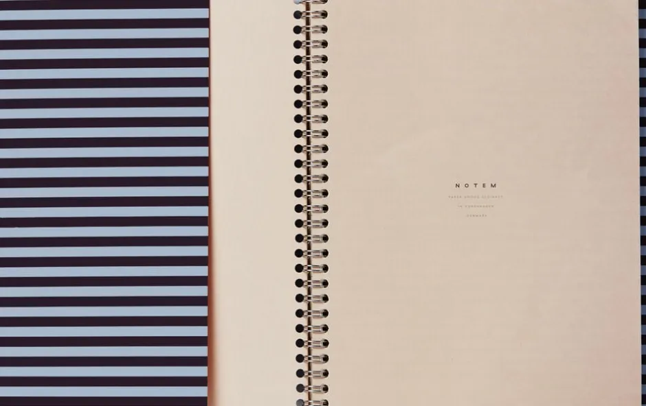 Bøger|Kontorartikler<Notem NELA Notebook med spiralryg - Stor, Bordeaux og blå