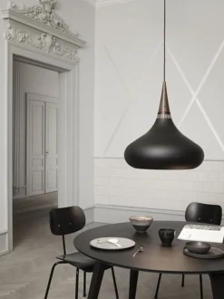 Pendler<Fritz Hansen Orient™ P2, Black/Rosewood