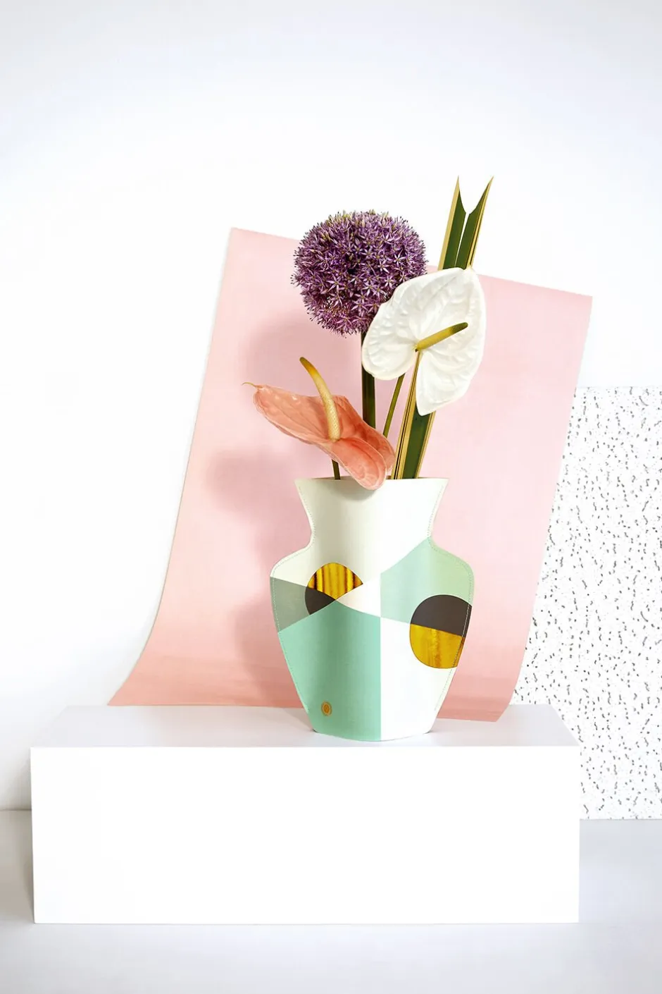 Vaser & Urtepotteskjulere<OCTAEVO PAPER VASE SIENA MINT