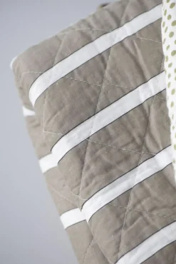 Plaider<Ib Laursen Quilt hvide, sorte og hørfarvede striber