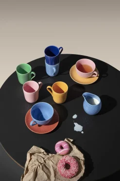 Kopper & Krus<Lyngby Porcelæn Rhombe Color Krus med hank 33 cl mørk blå porcelæn