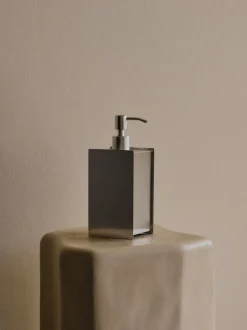 Badeværelsestilbehør<Ferm Living Sama Soap Dispenser - Brushed Stainless