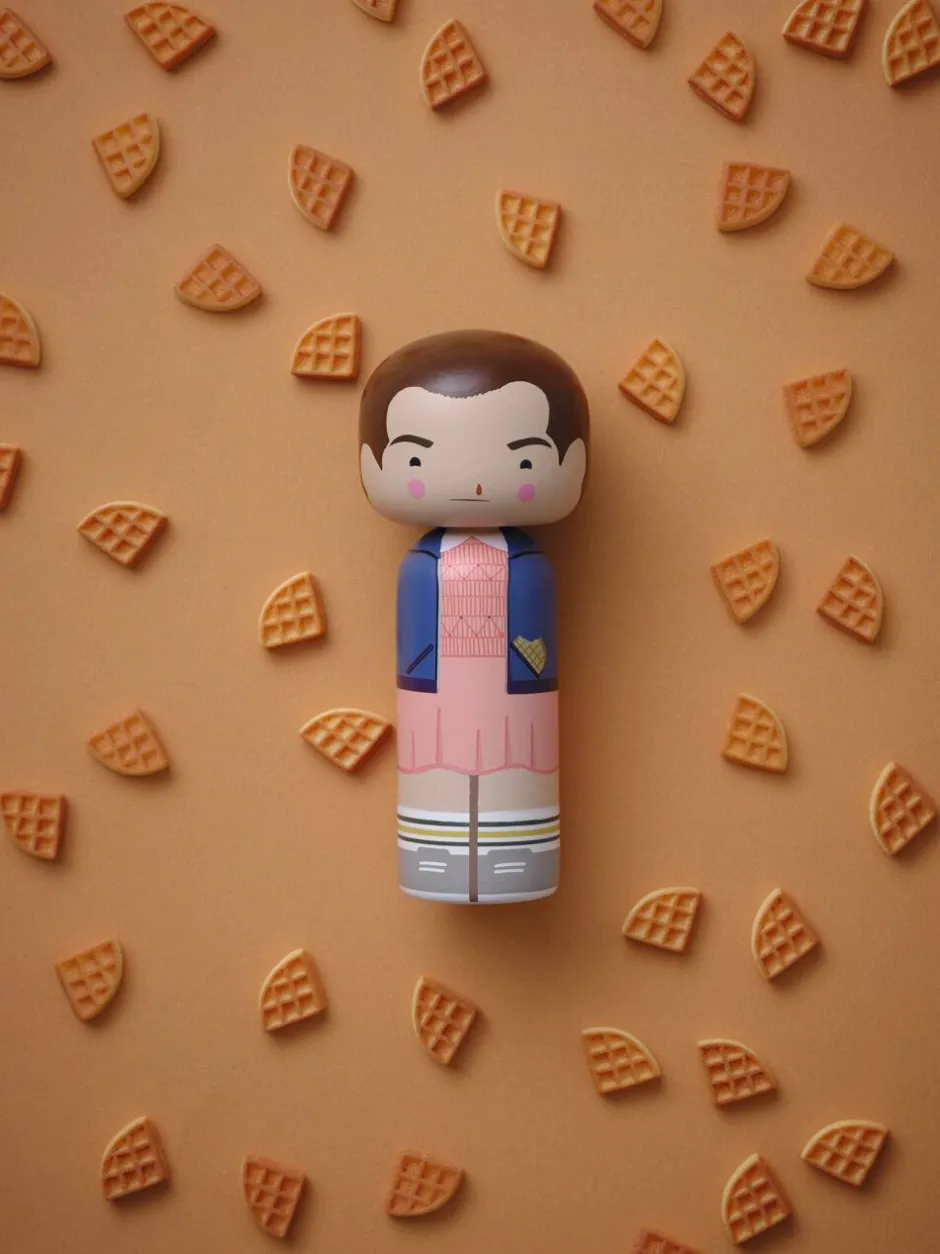 Figurer & Skulpturer<Lucie Kaas Sketch.inc - Kokeshi | Stranger Things - Eleven
