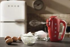 Køkkenmaskiner<SMEG HMF01RDEU håndmixere creme
