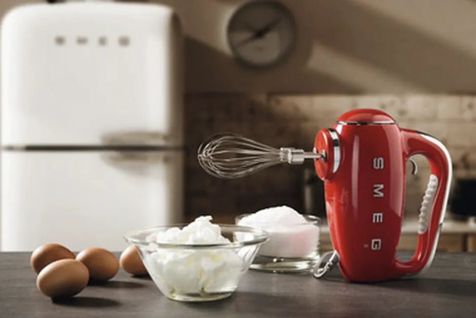 Køkkenmaskiner<SMEG HMF01RDEU håndmixere creme