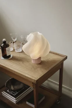Bordlamper<Crème Atelier Soft Serve Table lamp Regular Wild Strawberry