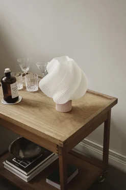 Bordlamper<Crème Atelier Soft Serve Table lamp Regular Wild Strawberry