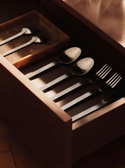 Bestik<Ferm Living Stelo Cutlery - Set of 4 - Brushed Stainless Steel