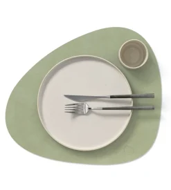 Tekstiler Til Borddækning<LIND DNA TABLE MAT CURVE L 37X44CM NUPO olive green