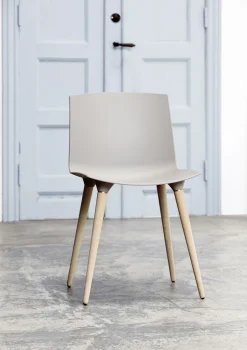 Møbler<Andersen - Furniture TAC Chair plast Grey / Oak white pigm. lacquer