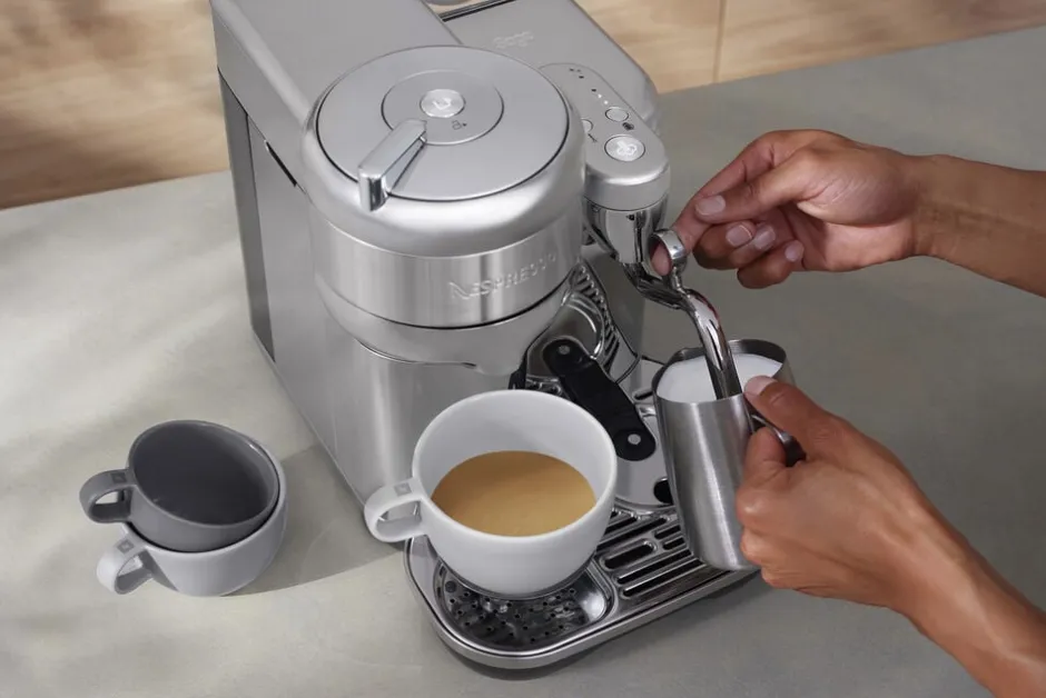 Kaffe & Te<Nespresso The Vertuo Creatista Brushed Stainless Steel